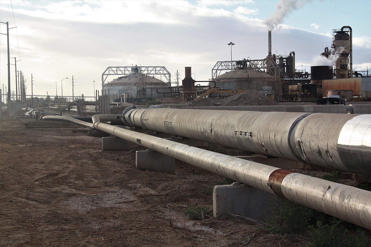 A power plant uses heat from deep underground to make electricity.
