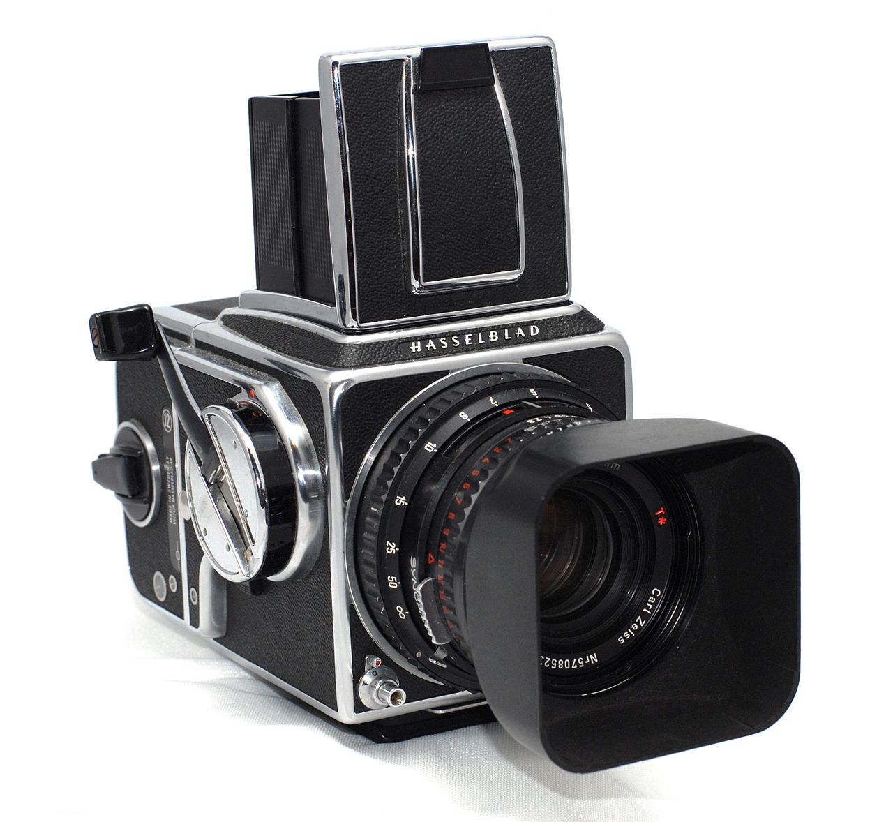 A fancy camera that takes beautiful, sharp pictures.