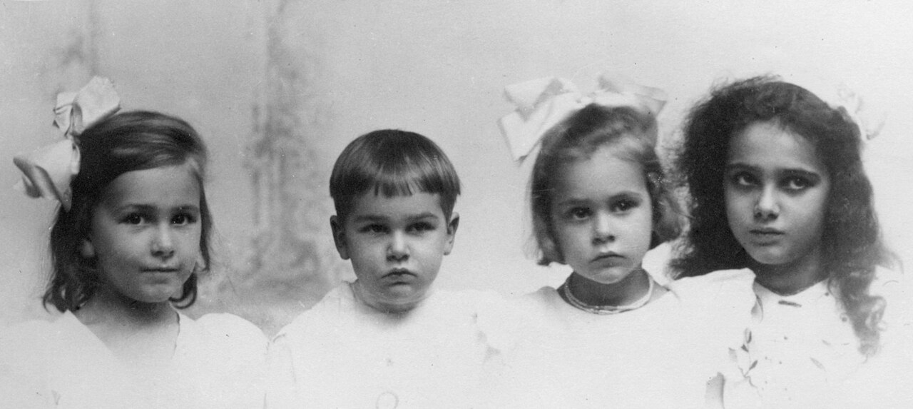 Young Barbara McClintock poses with her brother and sisters.
