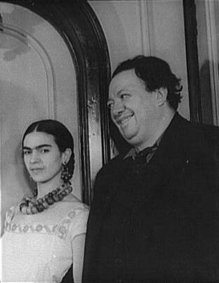 Diego Rivera posing with his wife, the artist Frida Kahlo.