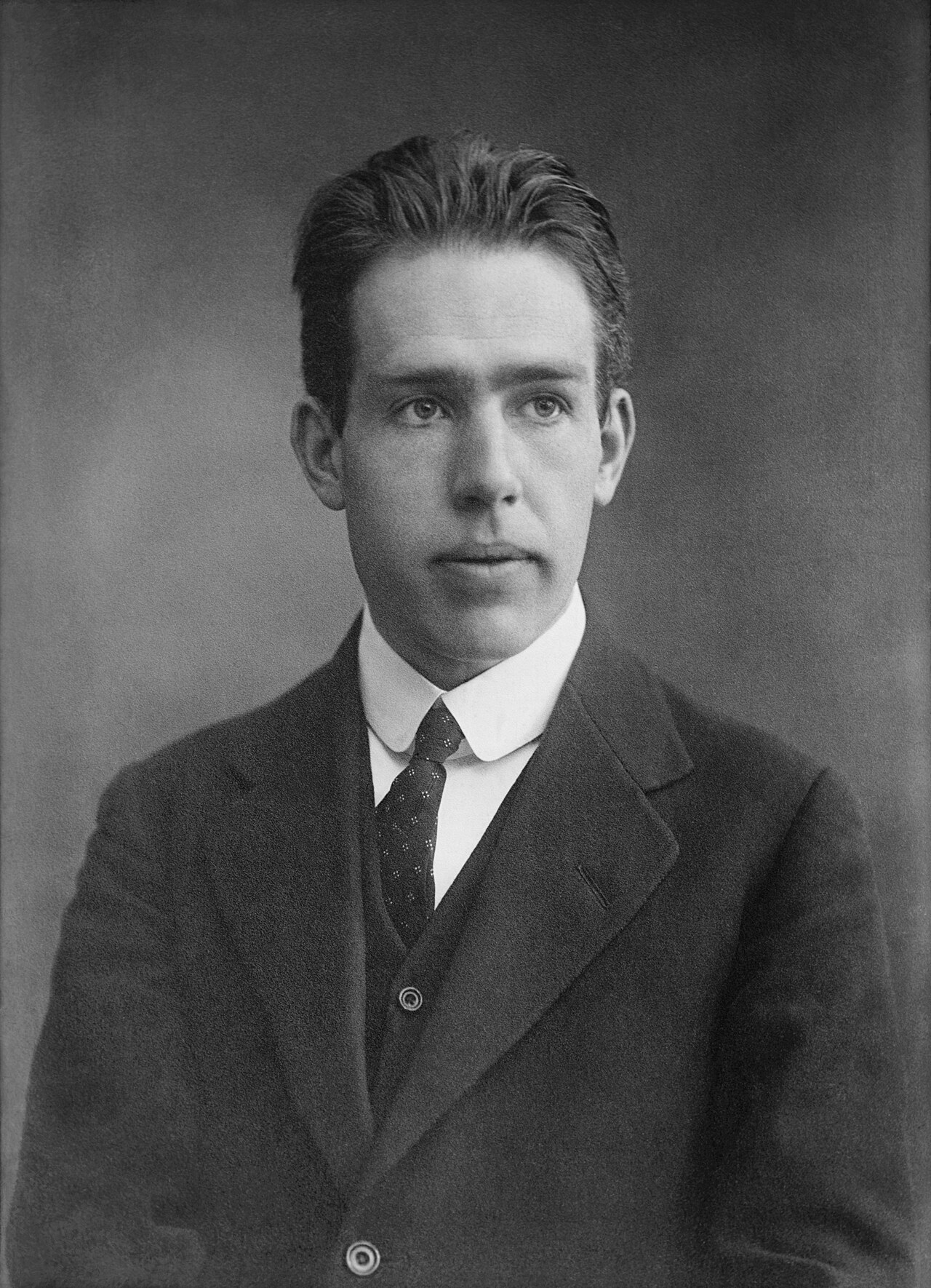An old photograph of the physics teacher Niels Bohr.