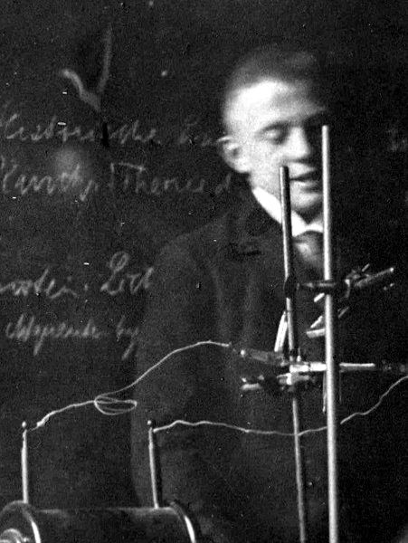 A photograph of young Werner Heisenberg in 1924.