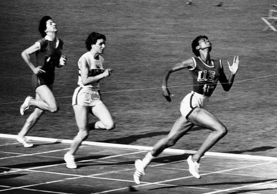 A women's sprint race in Italy from 1960.
