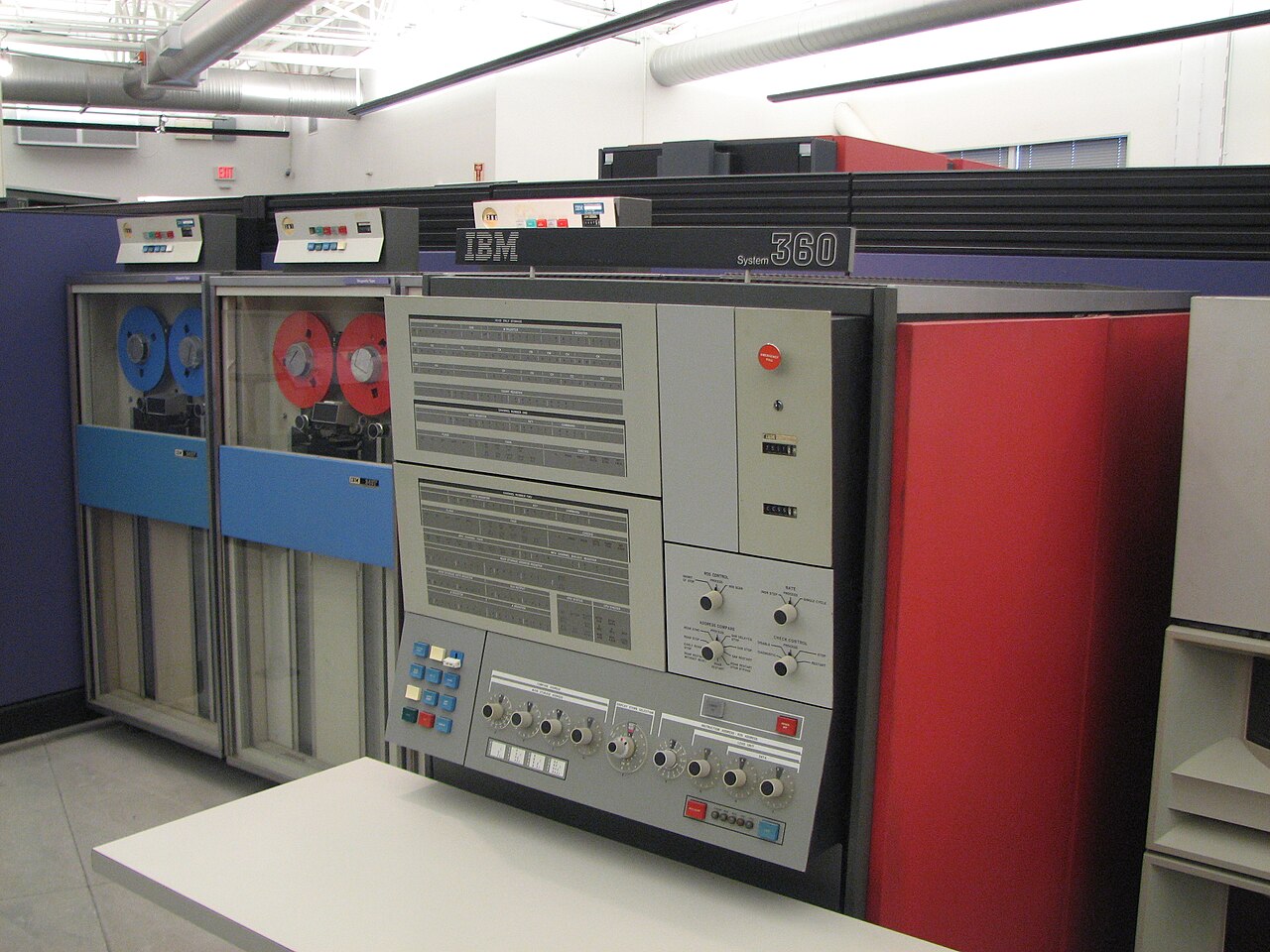 An old giant IBM computer on display at a museum.