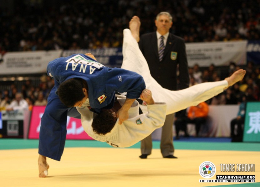 Two judo athletes grip each other as they try to throw.